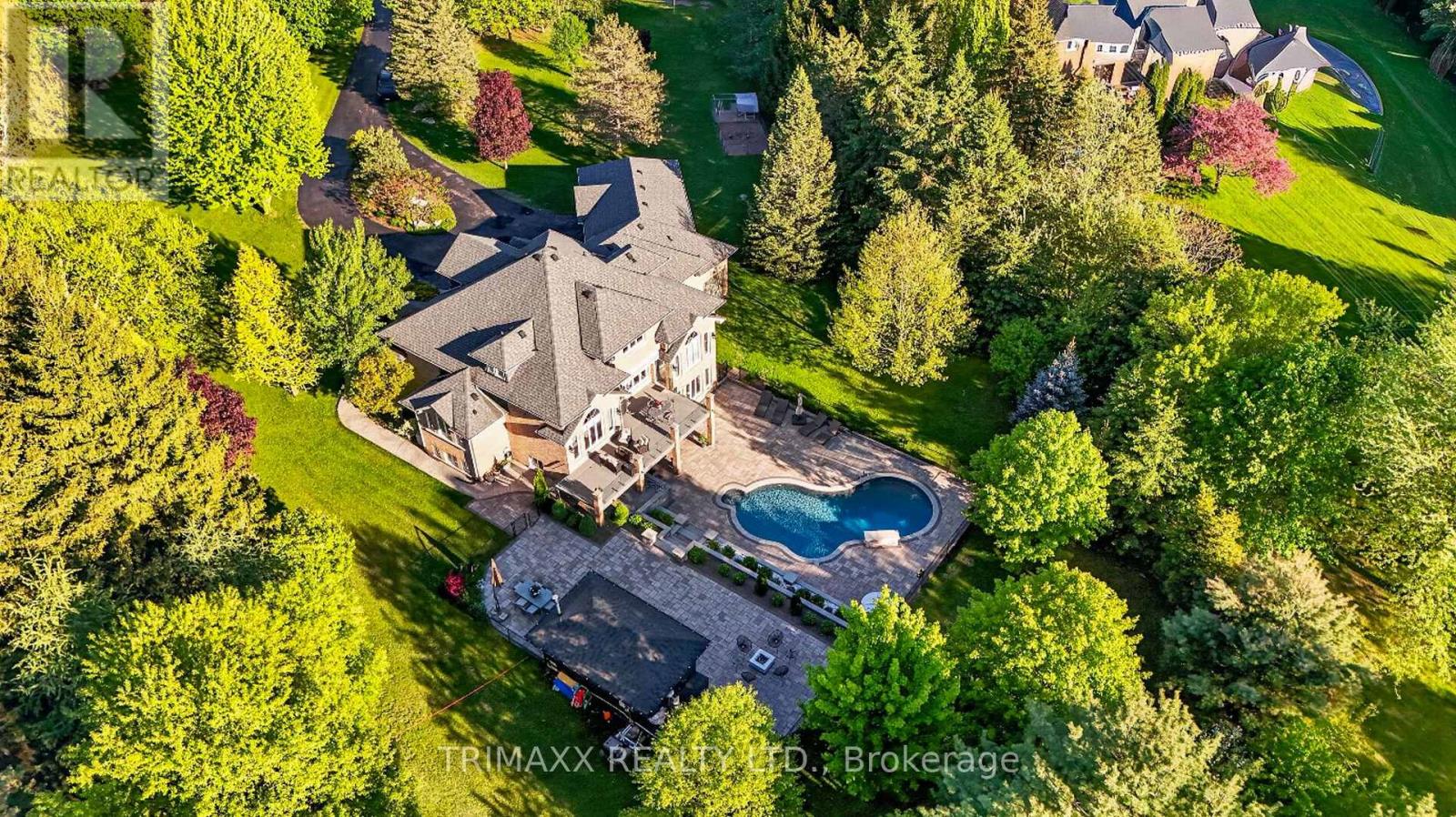 18 WALTON DRIVE - 38