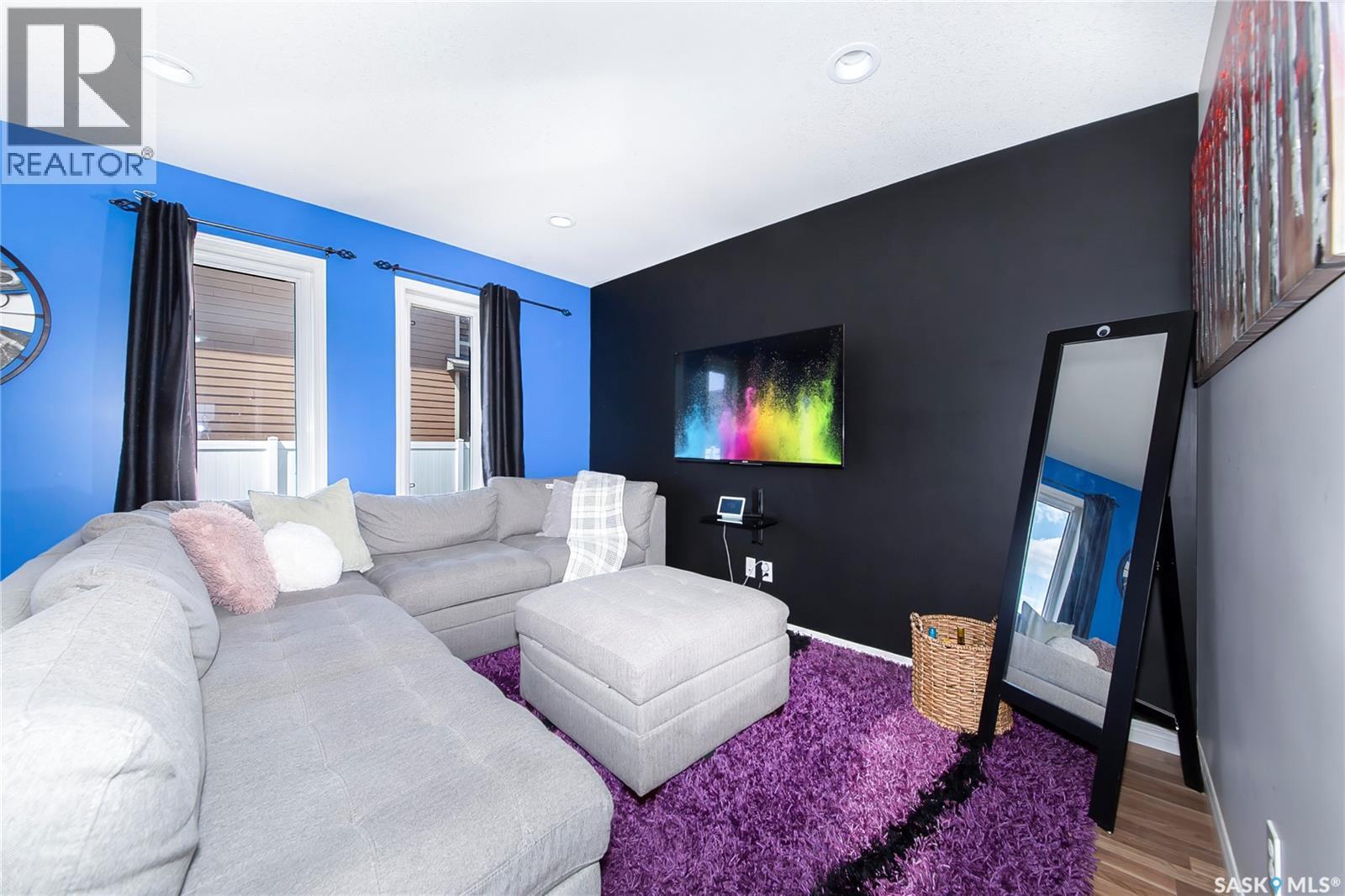 #2 547 East Hampton BOULEVARD - 11