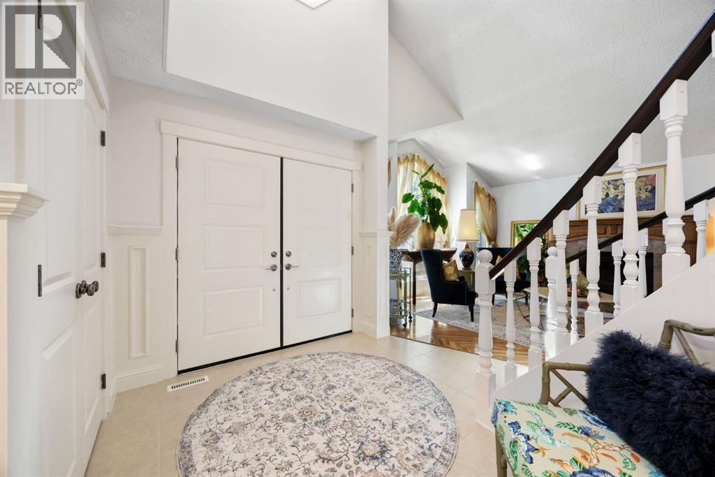 51 Woodridge Close SW - Image 2