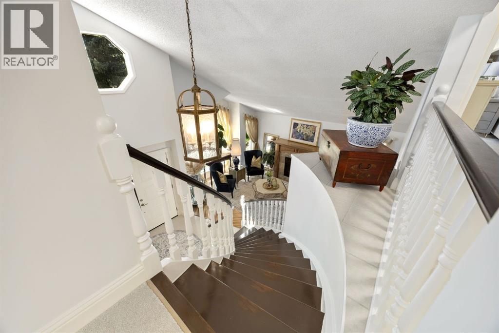 51 Woodridge Close SW - 22
