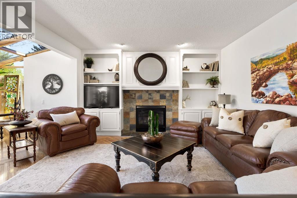 51 Woodridge Close SW - 15