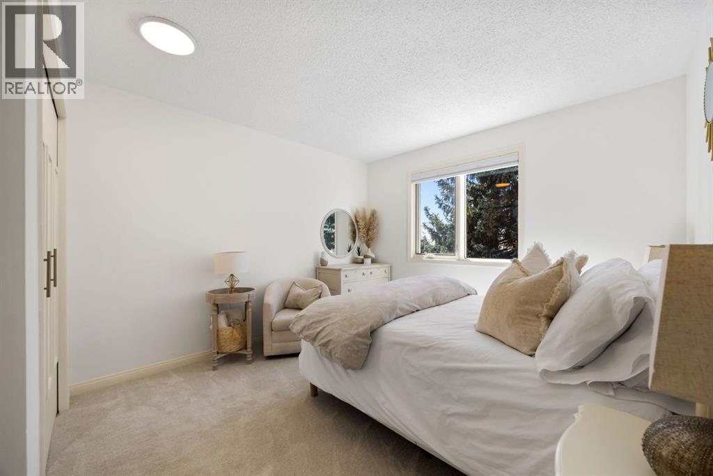 51 Woodridge Close SW - 24