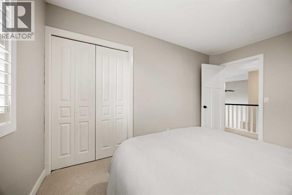 22 Strathridge Court SW - 22