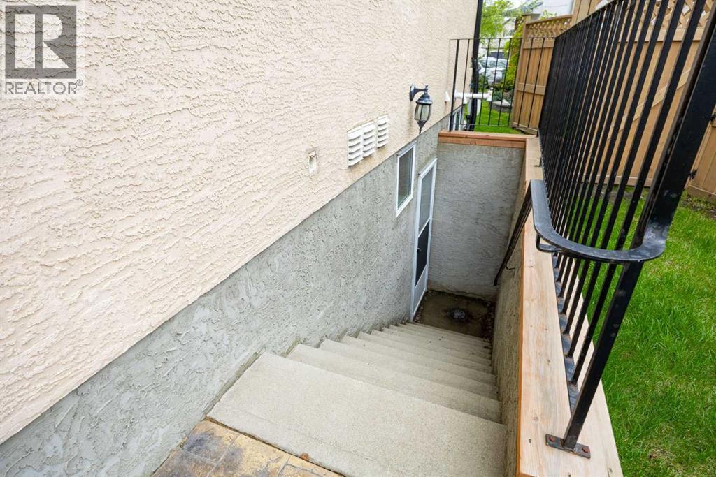 22 Strathridge Court SW - 43
