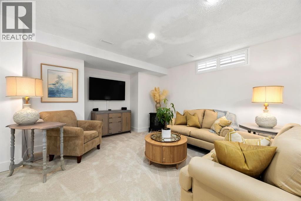 51 Woodridge Close SW - 34