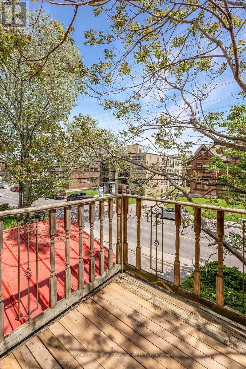 100 WENTWORTH STREET S - 18