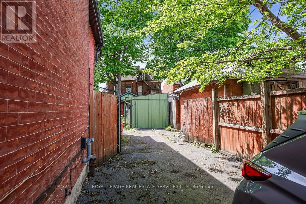 100 WENTWORTH STREET S - 31