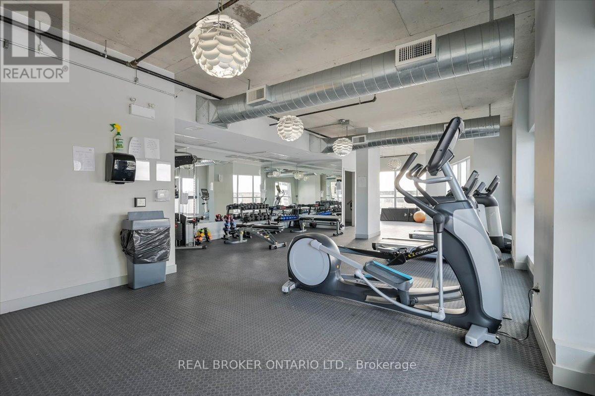 #203 1 VICTORIA STREET S - 25