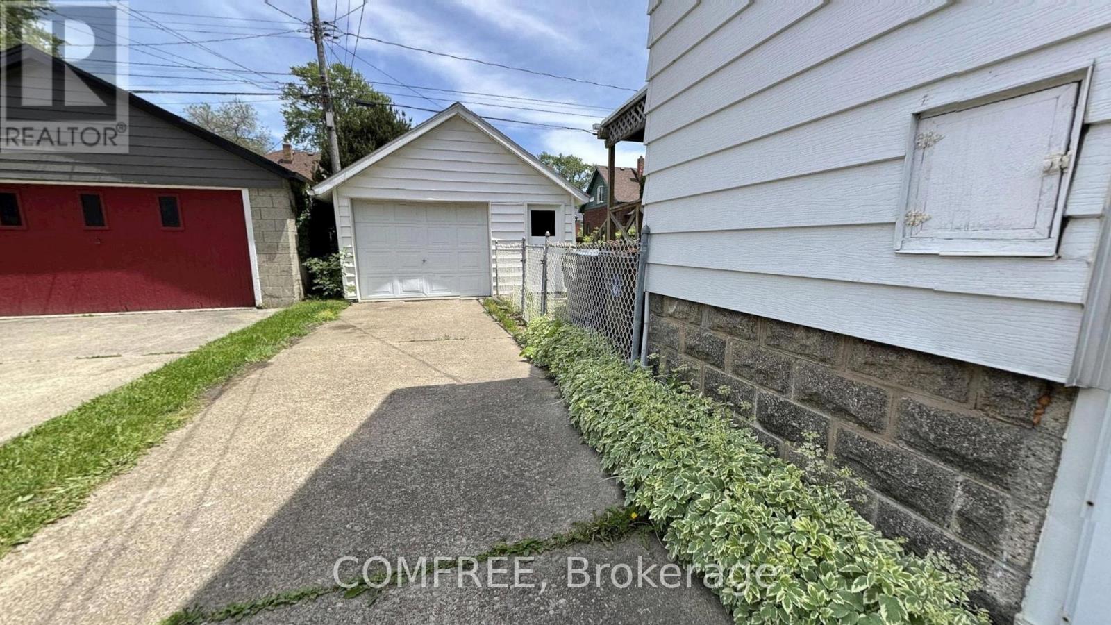 1958 GEORGE AVENUE - 27