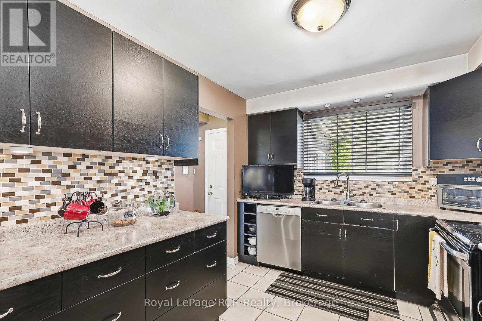 92 ALICE STREET - 13