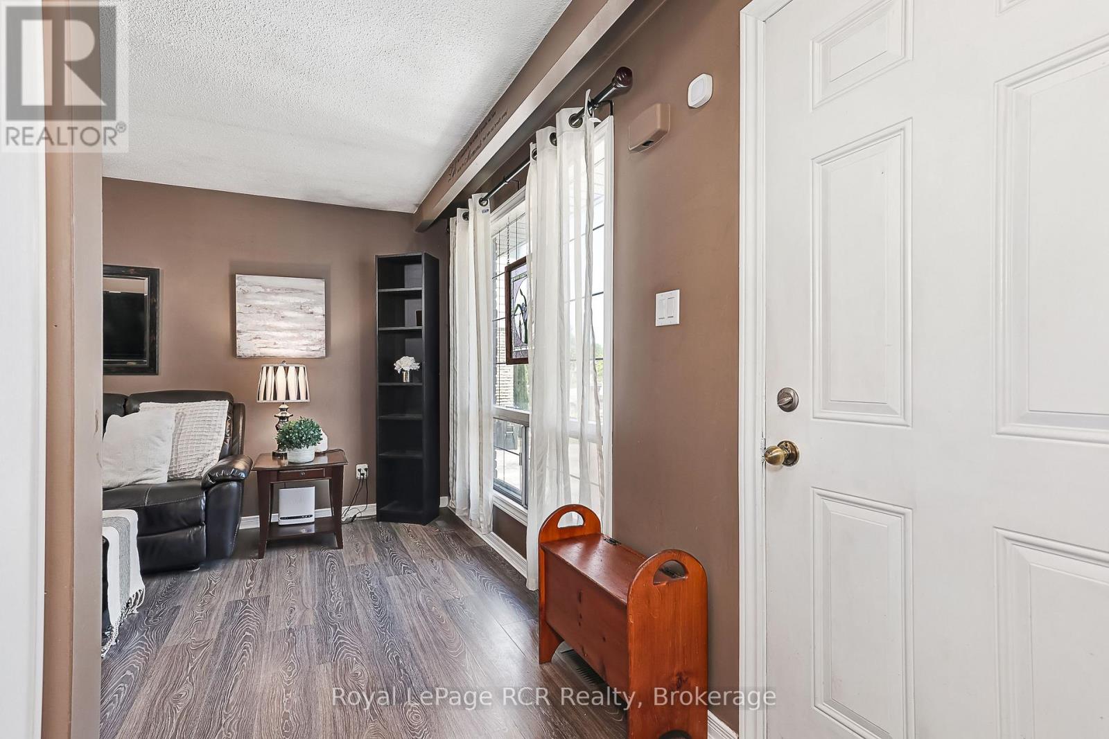 92 ALICE STREET - 6