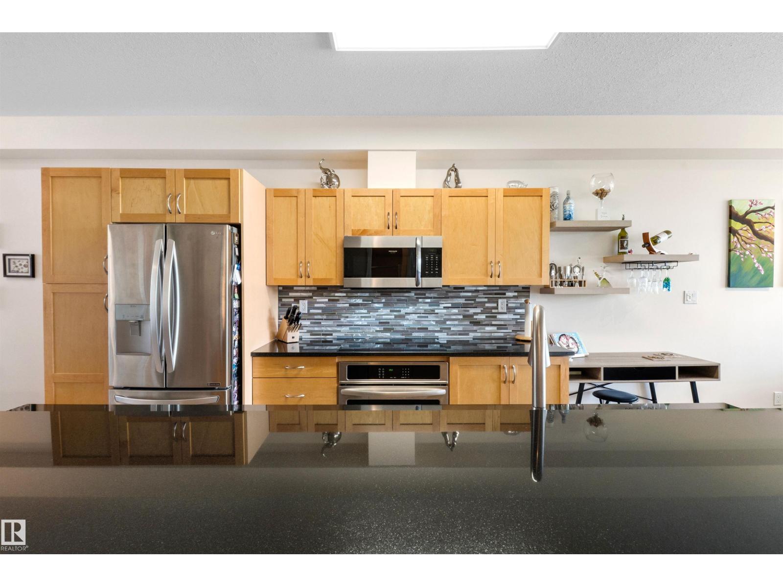#215 9507 101 AV NW - 18