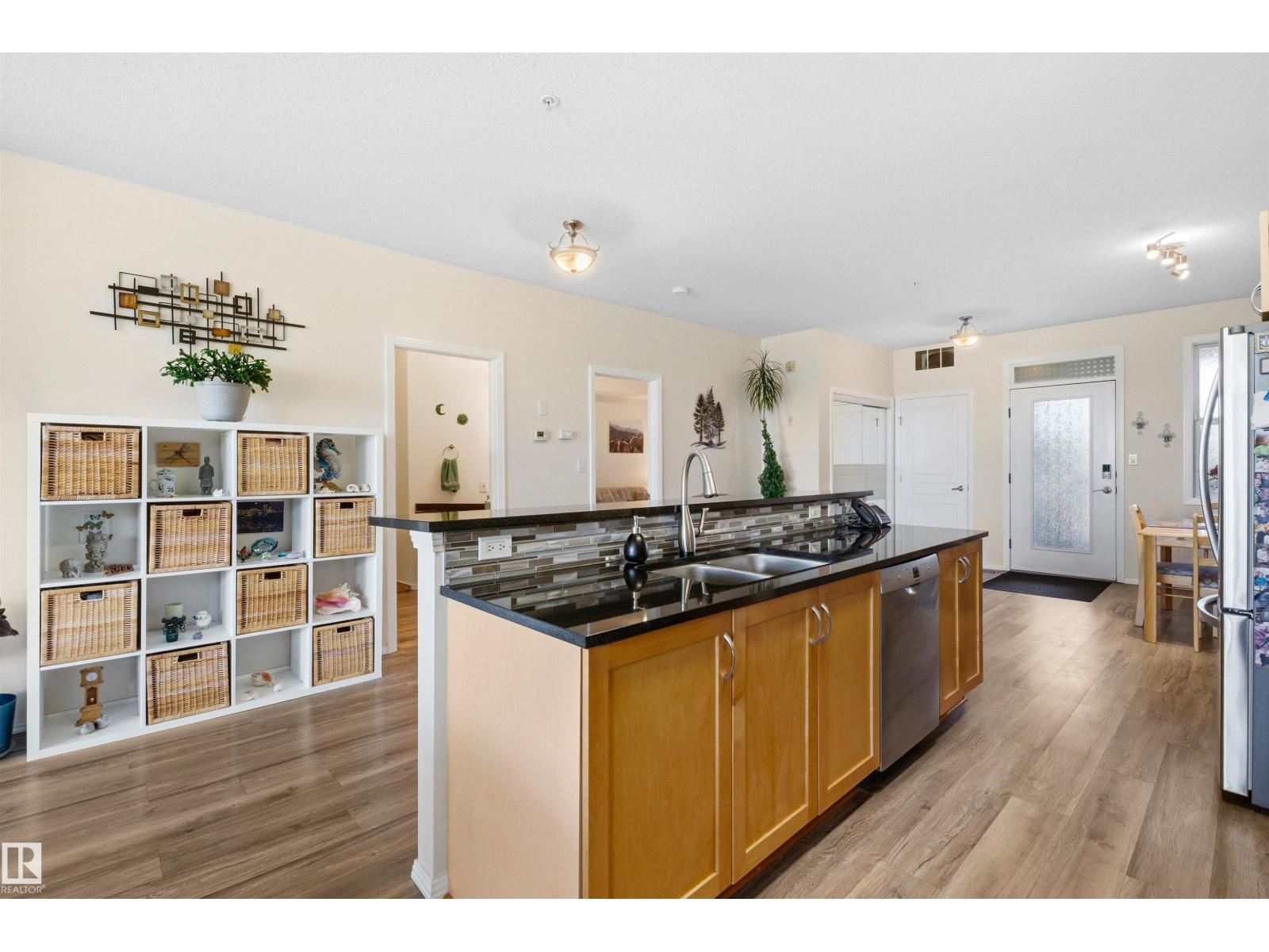 #215 9507 101 AV NW - 19
