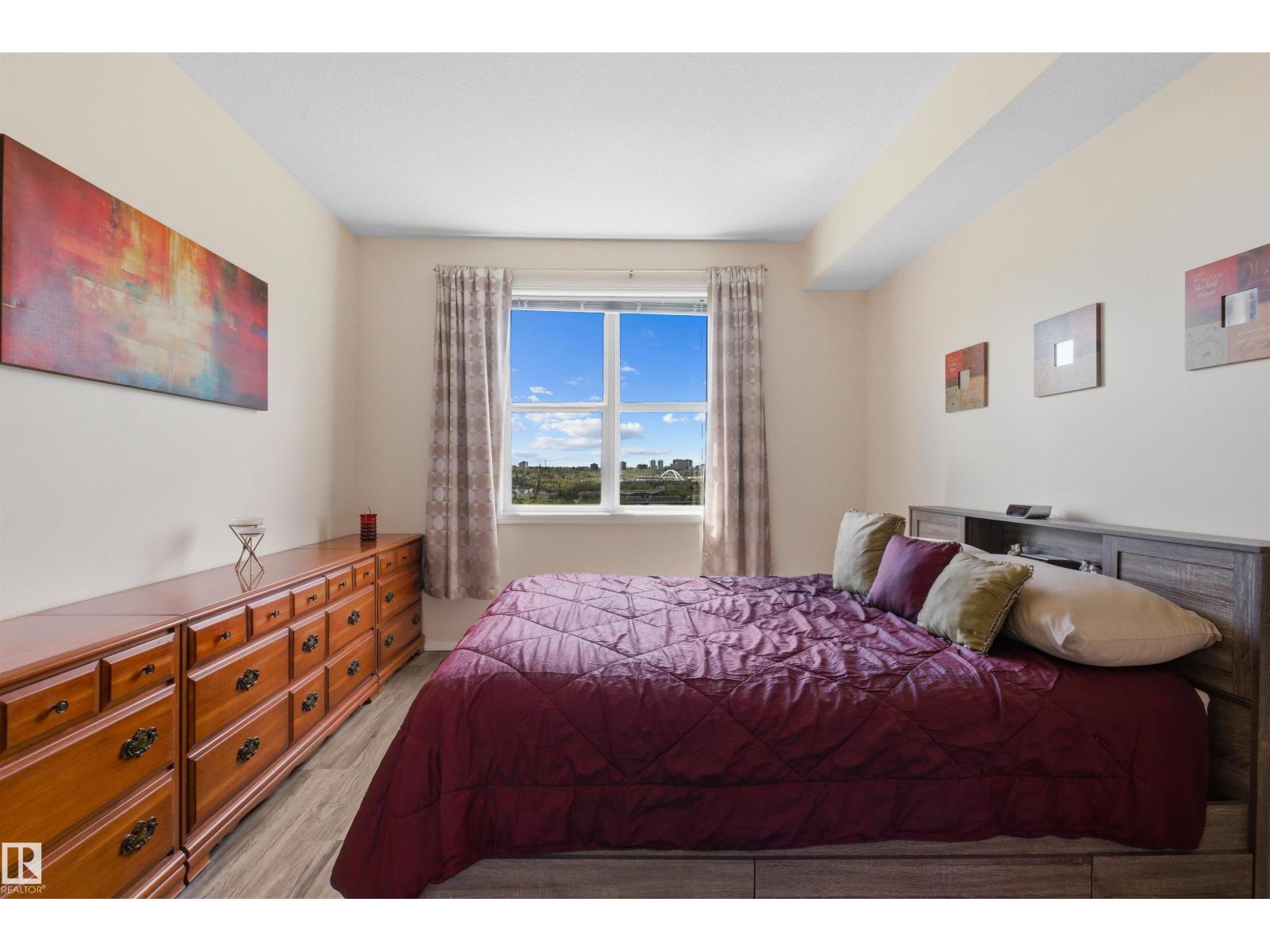 #215 9507 101 AV NW - 33