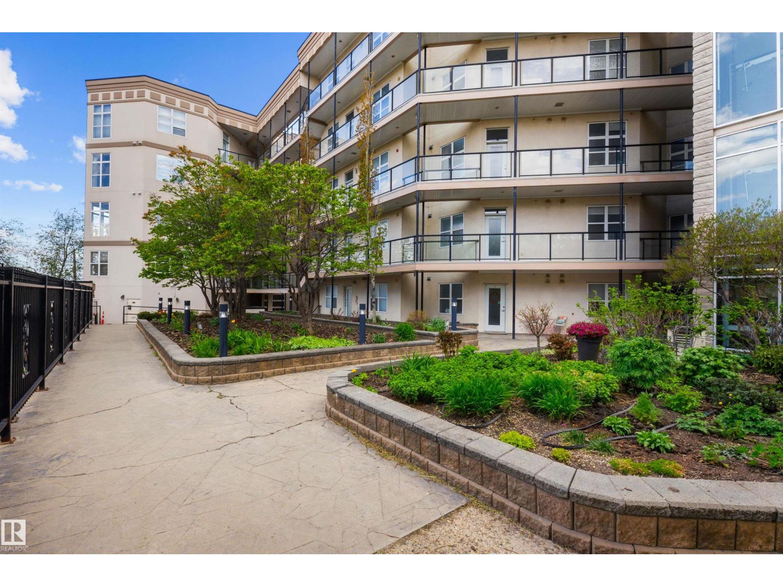 #215 9507 101 AV NW - 48
