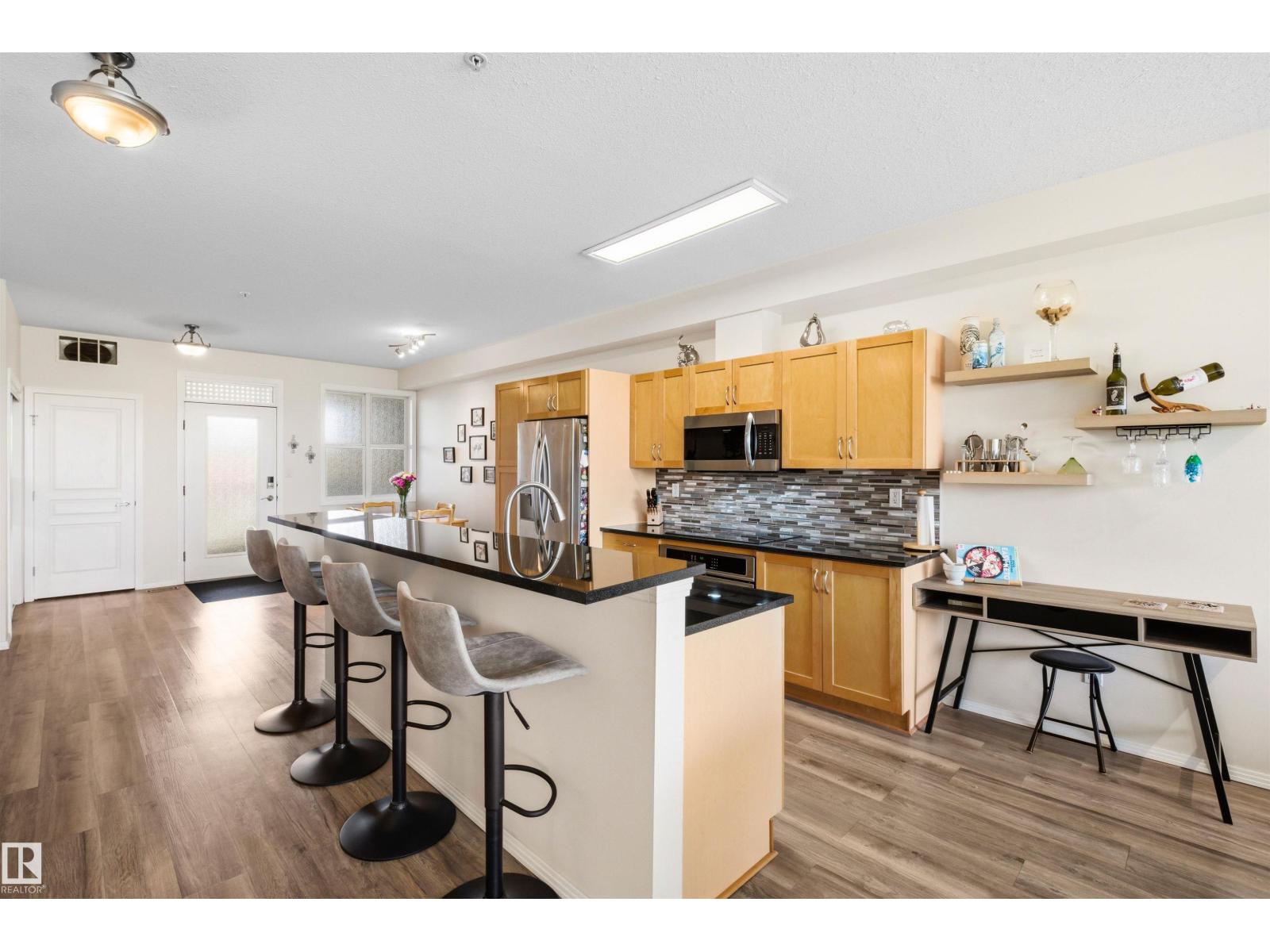 #215 9507 101 AV NW - 15