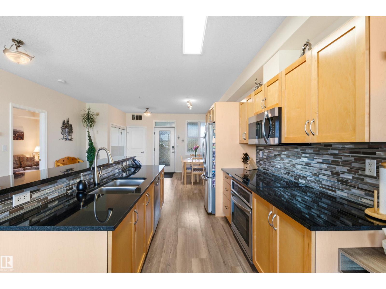 #215 9507 101 AV NW - 17