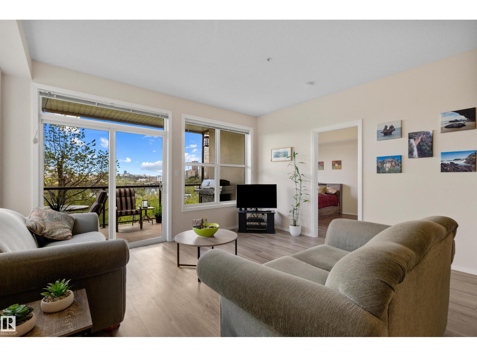 #215 9507 101 AV NW - 30