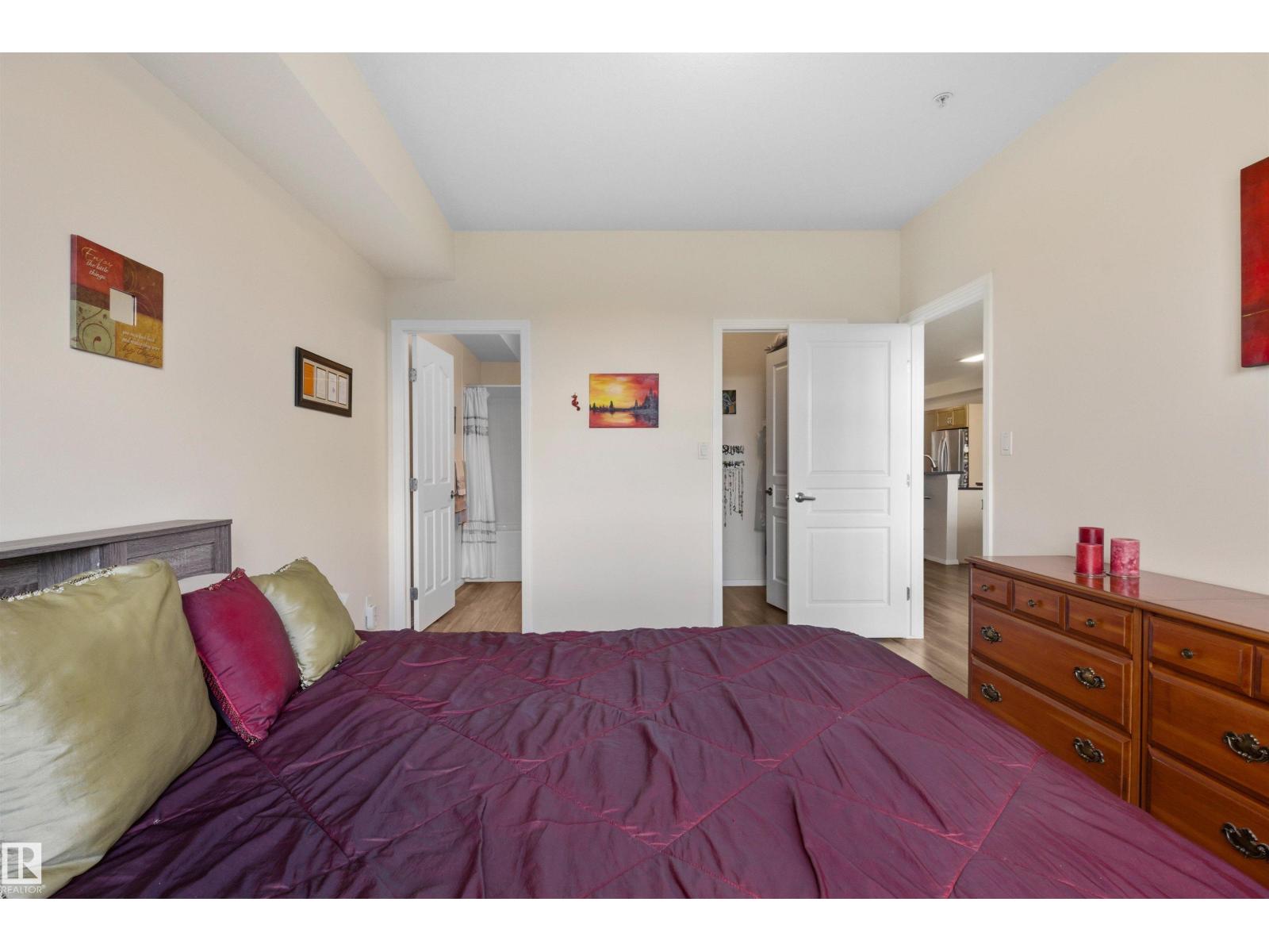 #215 9507 101 AV NW - 34