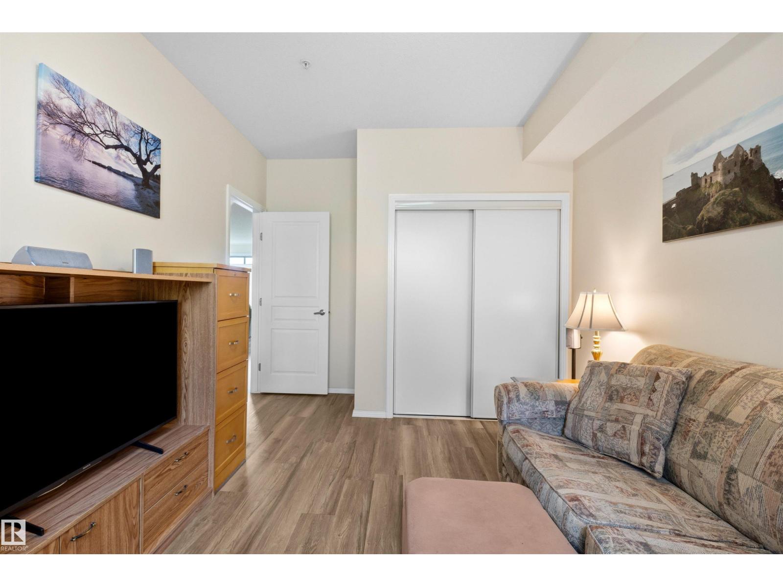 #215 9507 101 AV NW - 39