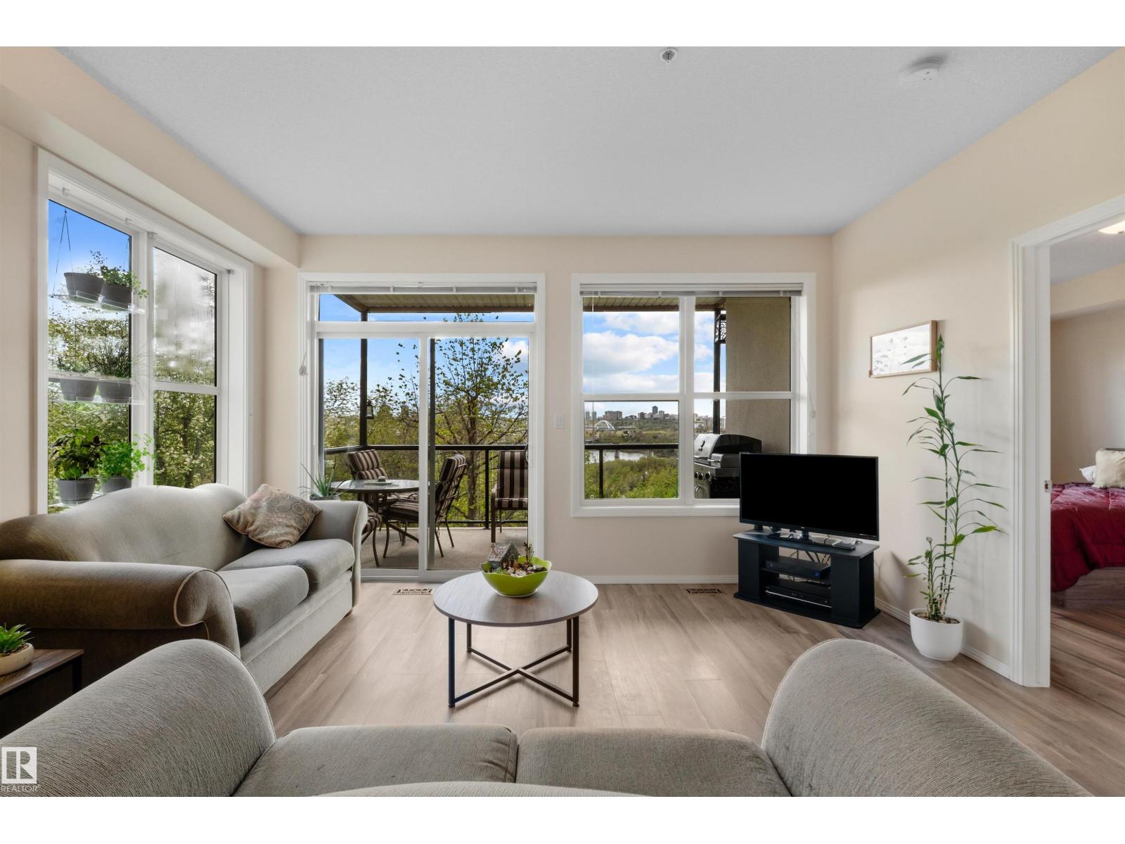 #215 9507 101 AV NW - 25
