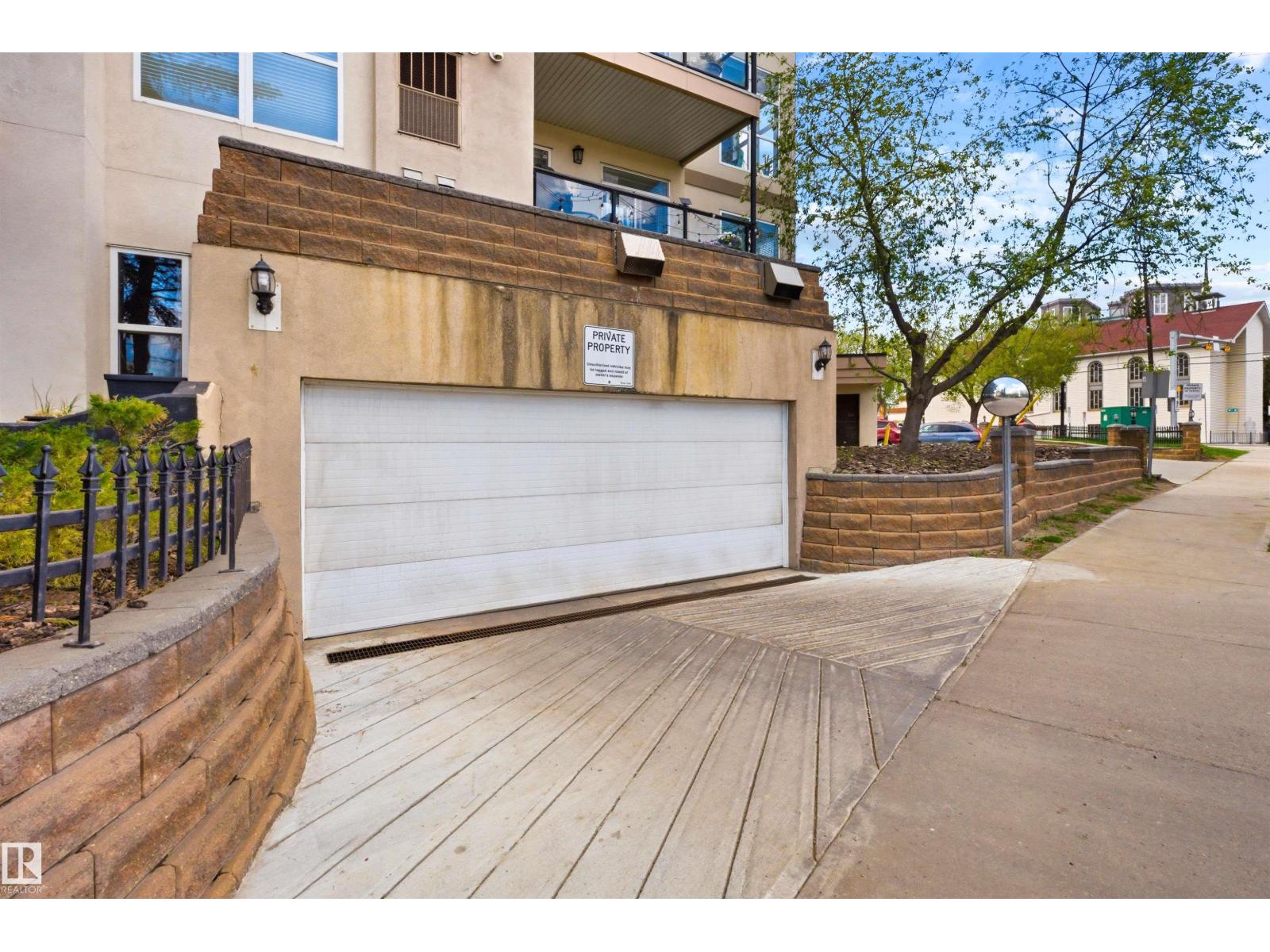 #215 9507 101 AV NW - 43