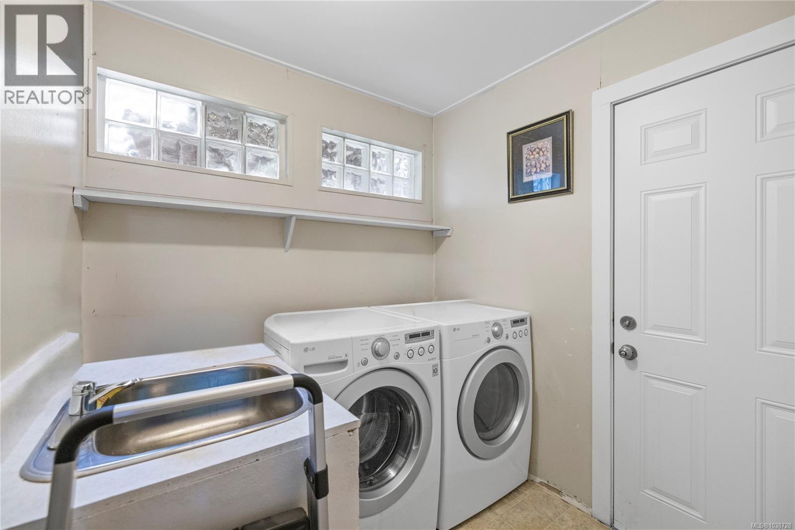 639 Kennedy St - 9