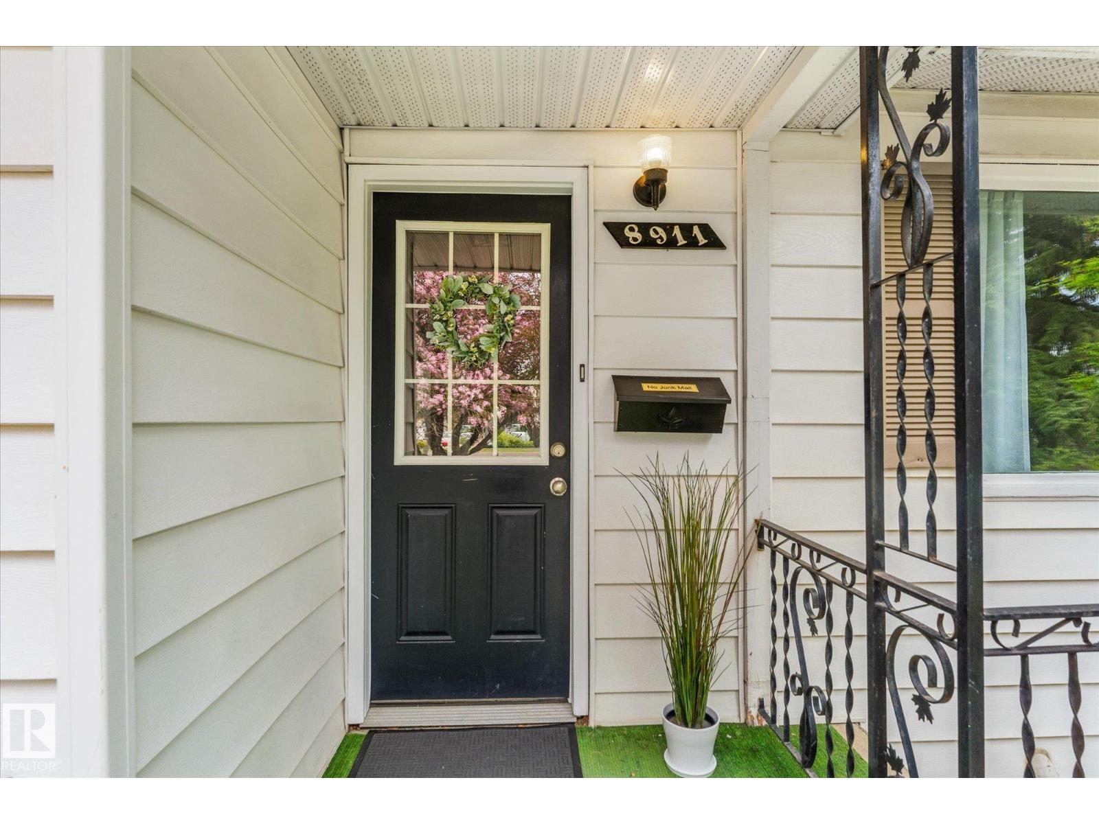 8911 149 ST NW - 2