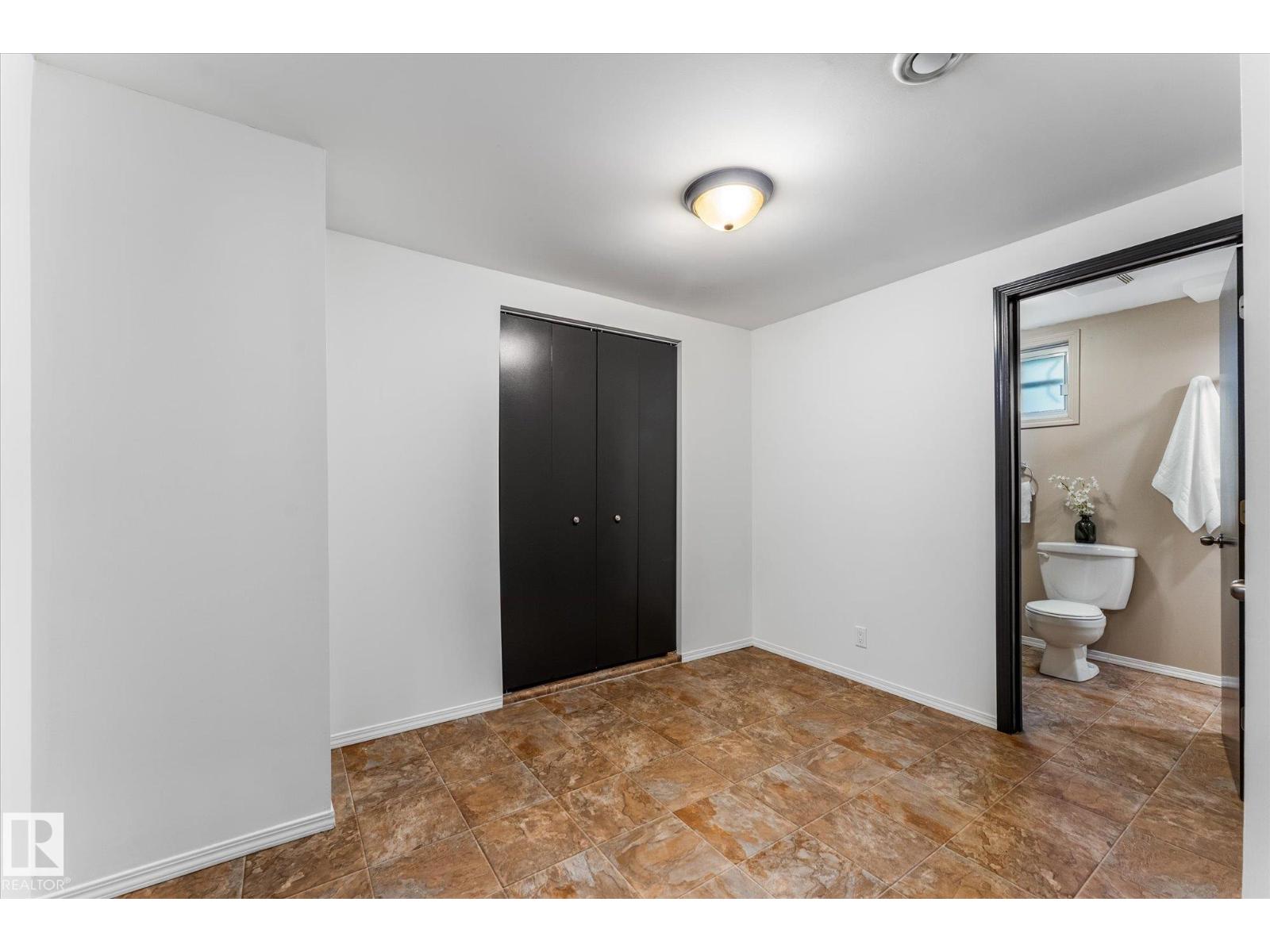 8911 149 ST NW - 28