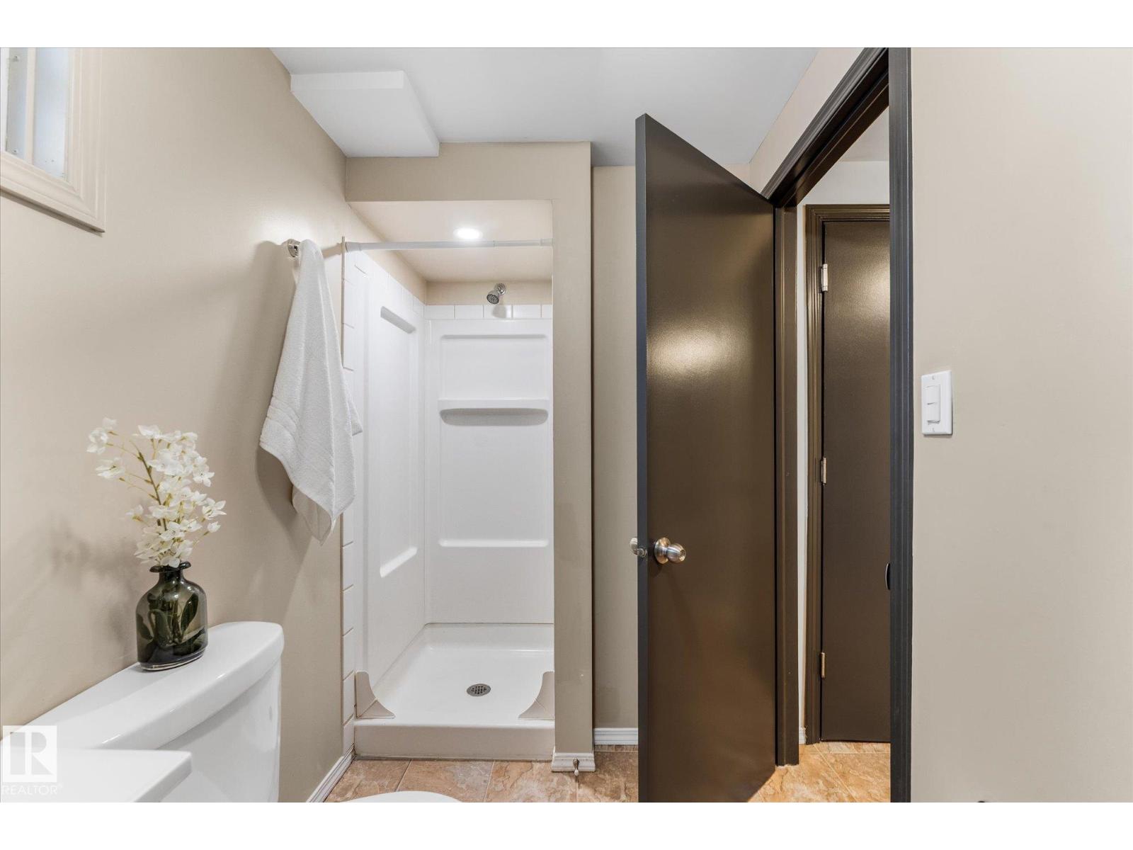 8911 149 ST NW - 39