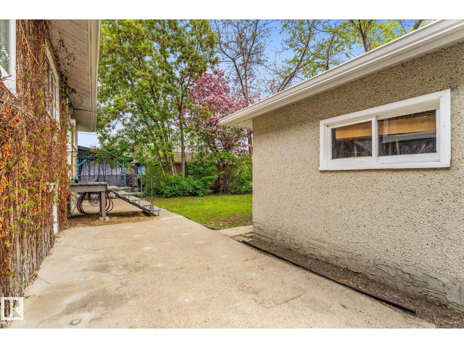 8911 149 ST NW - 42