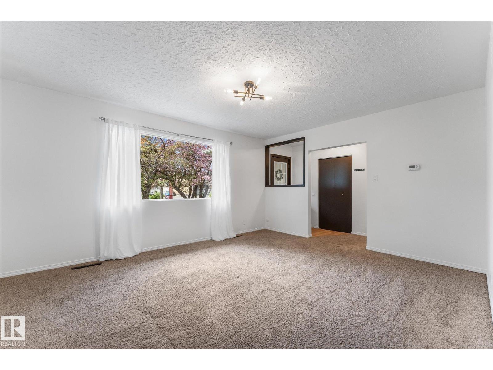 8911 149 ST NW - 7