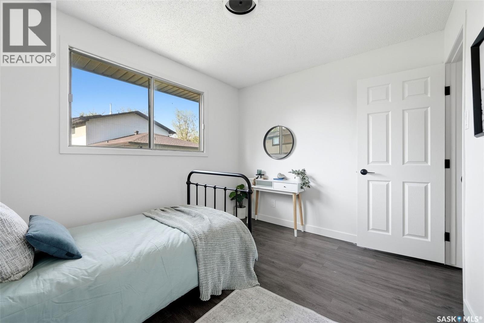 #127 Mackenzie WAY - 15