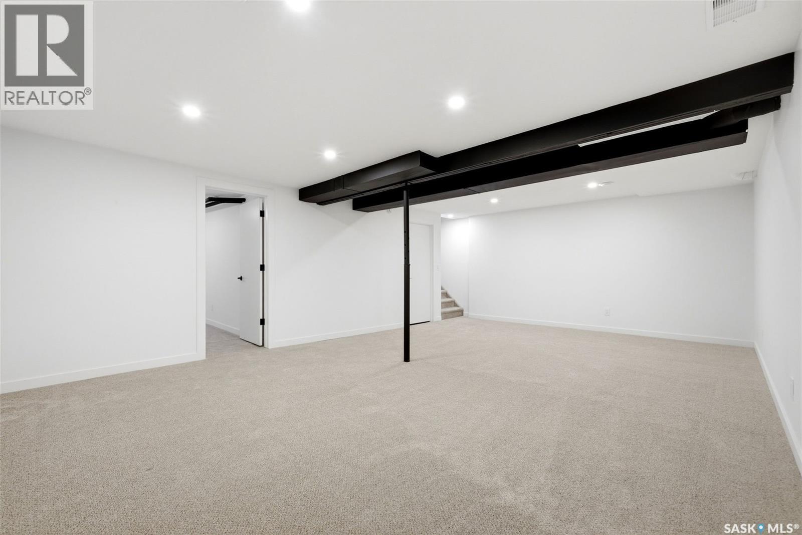 #127 Mackenzie WAY - 18