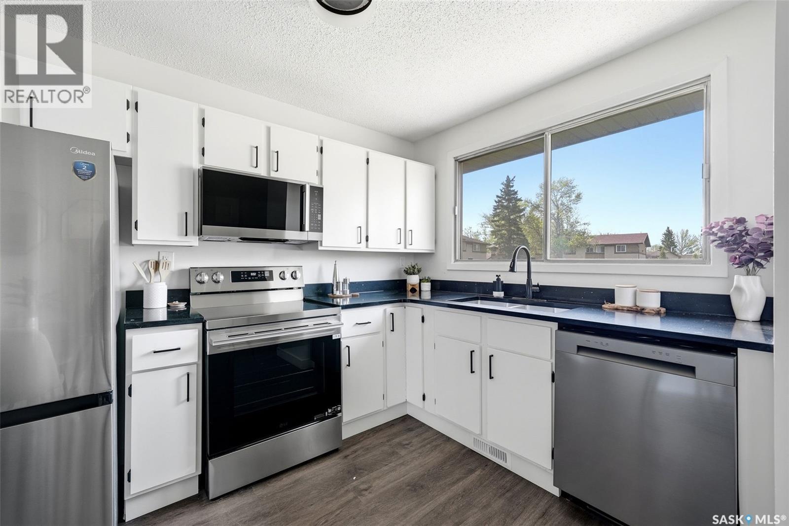 #127 Mackenzie WAY - 6