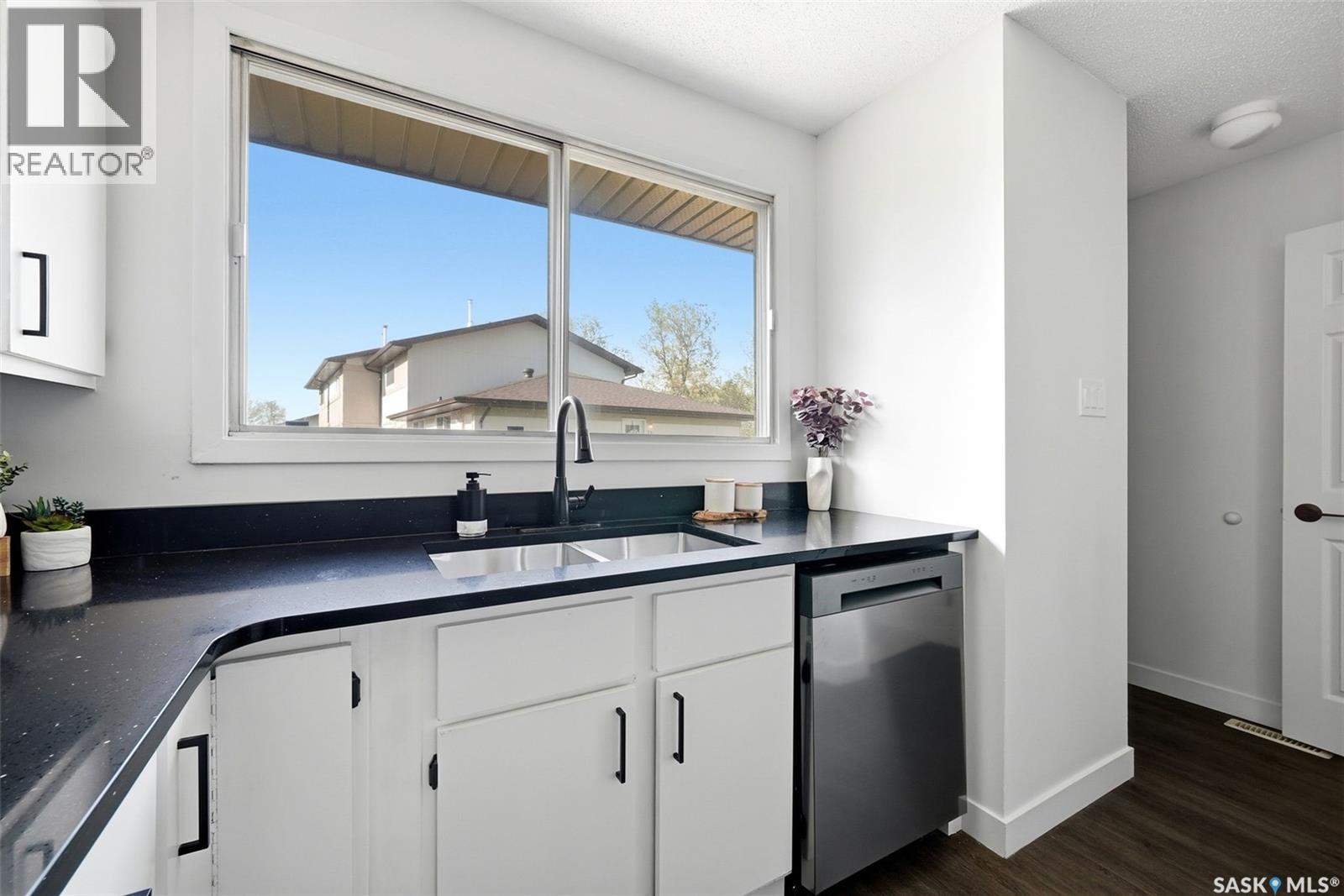 #127 Mackenzie WAY - 7