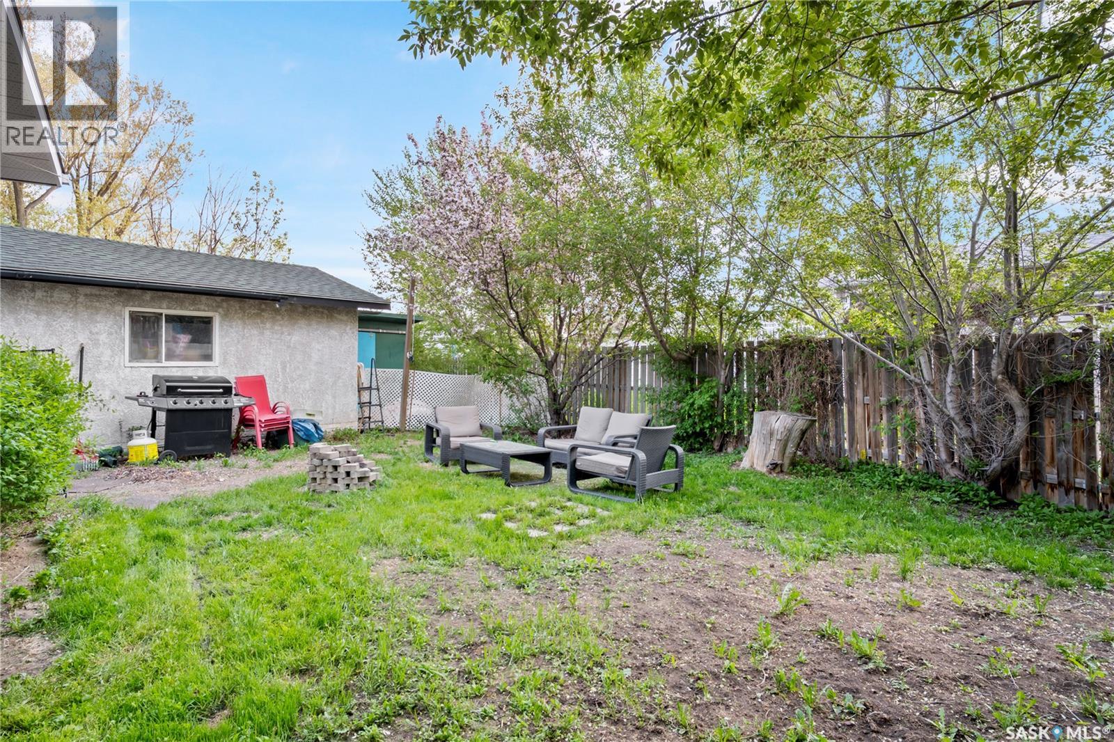 18 Hyland CRESCENT - 32