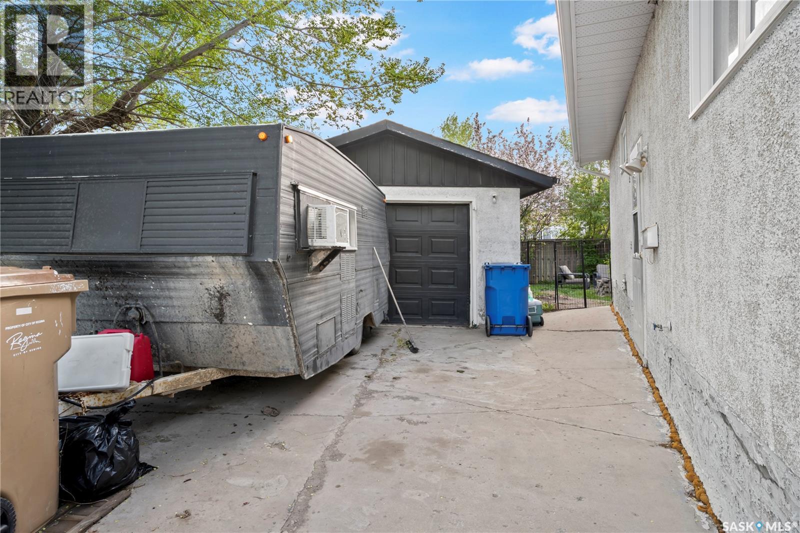 18 Hyland CRESCENT - 33