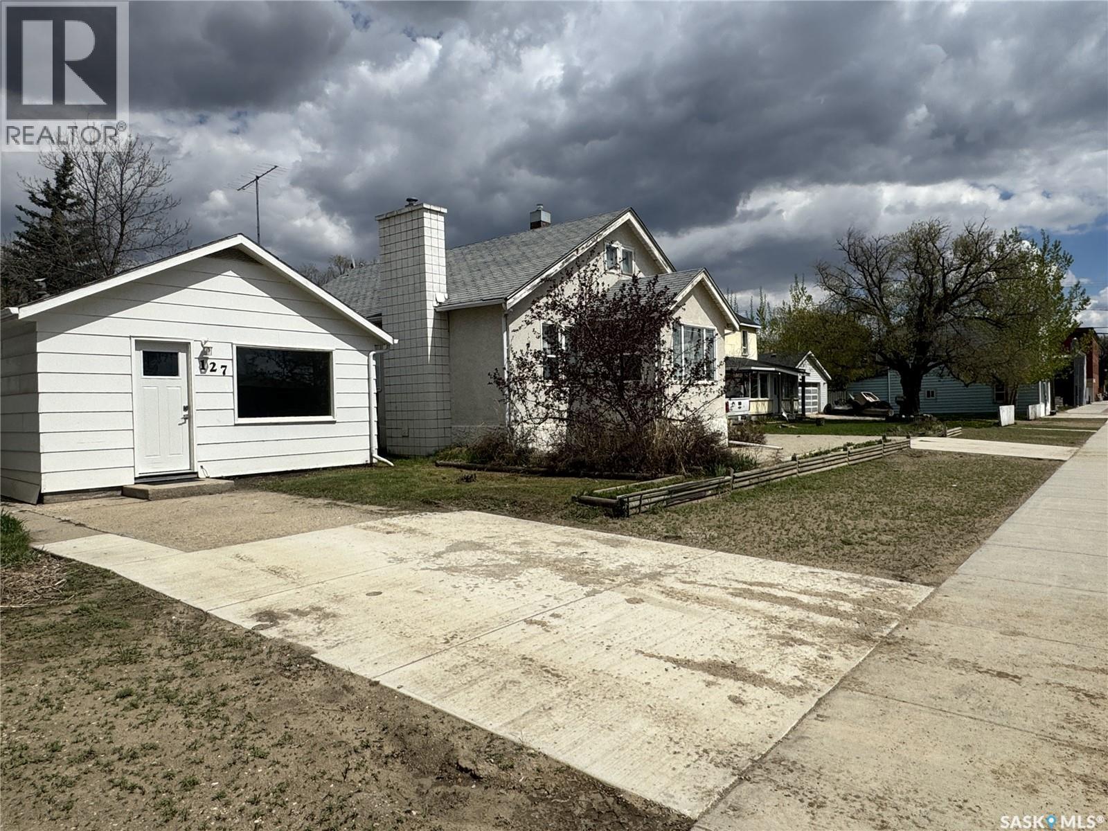 127 2nd AVENUE W - 23