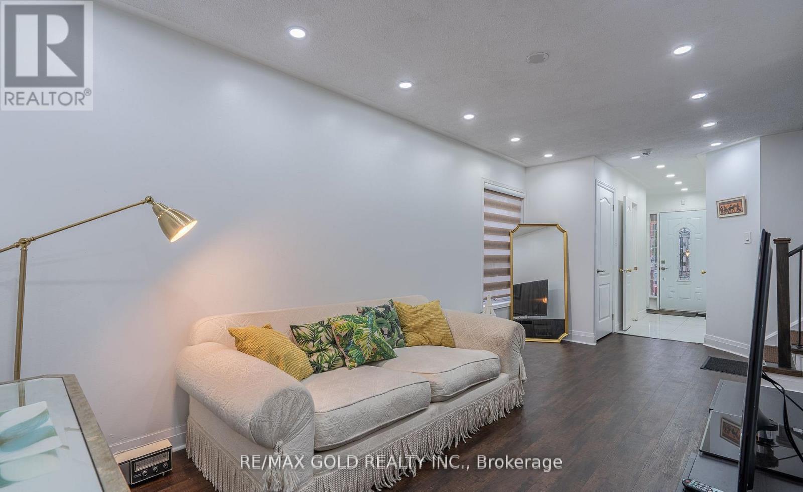 102 BUNCHBERRY WAY - 9