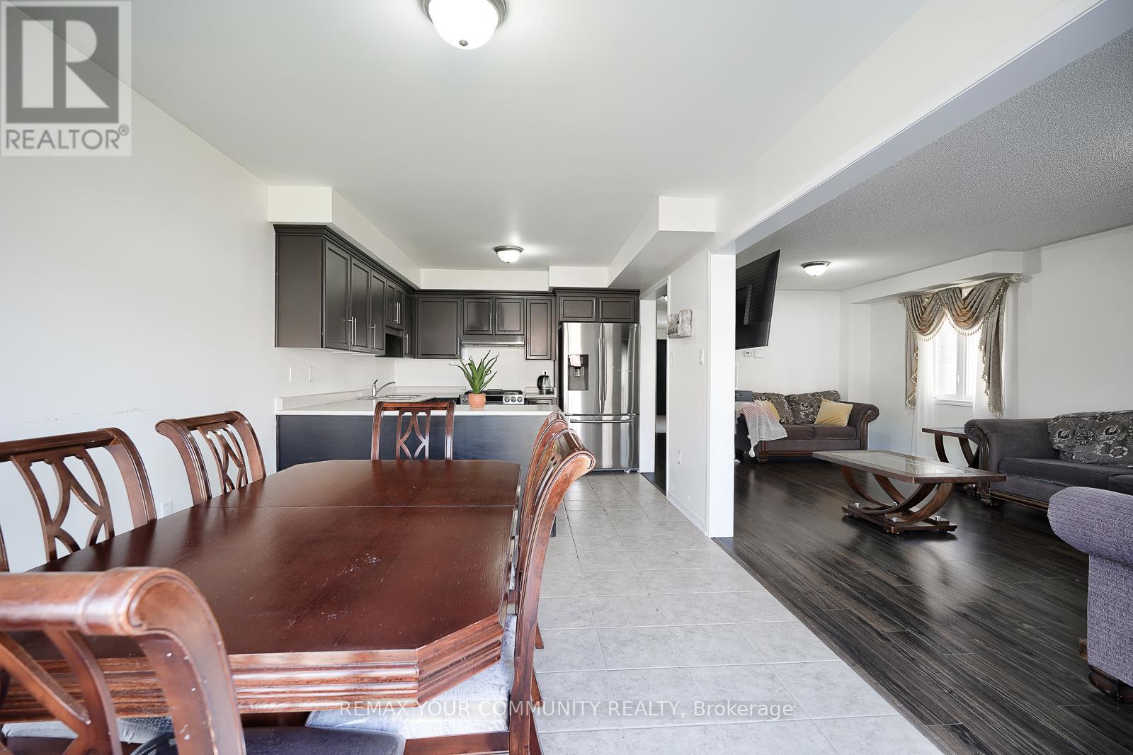 66 HERITAGE STREET - 12