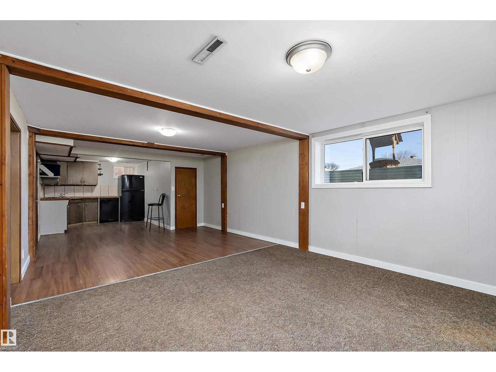 9747 66 AV NW - 23