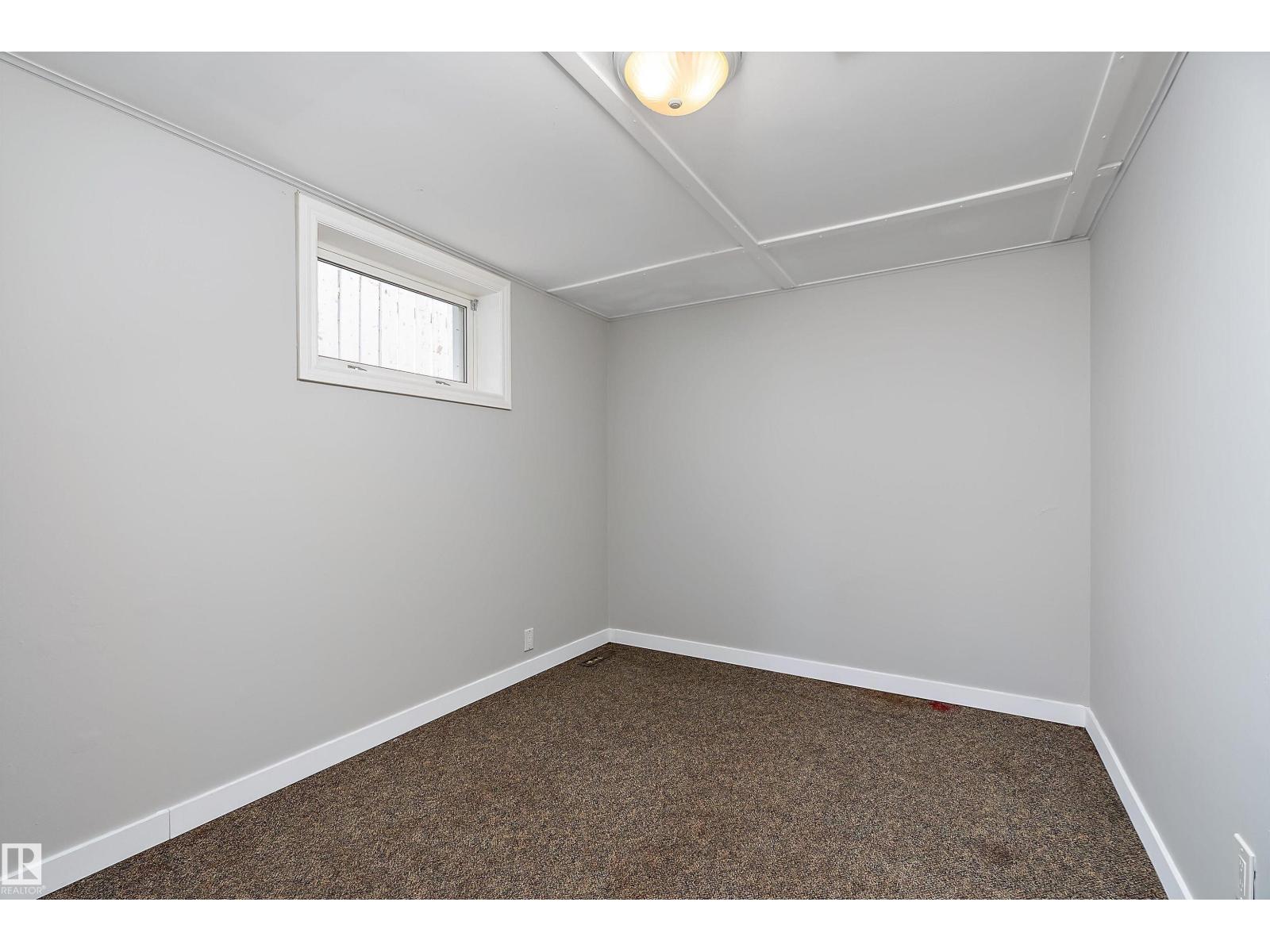9747 66 AV NW - 26