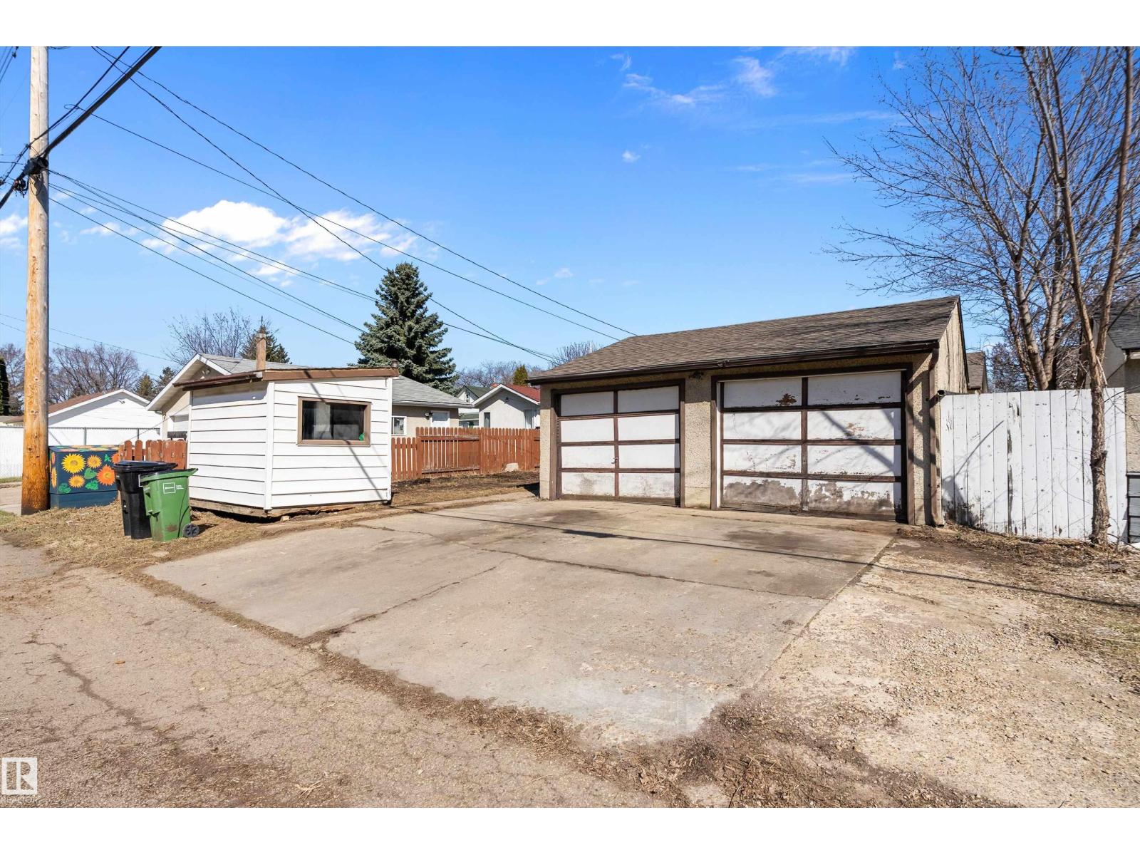 9747 66 AV NW - 37
