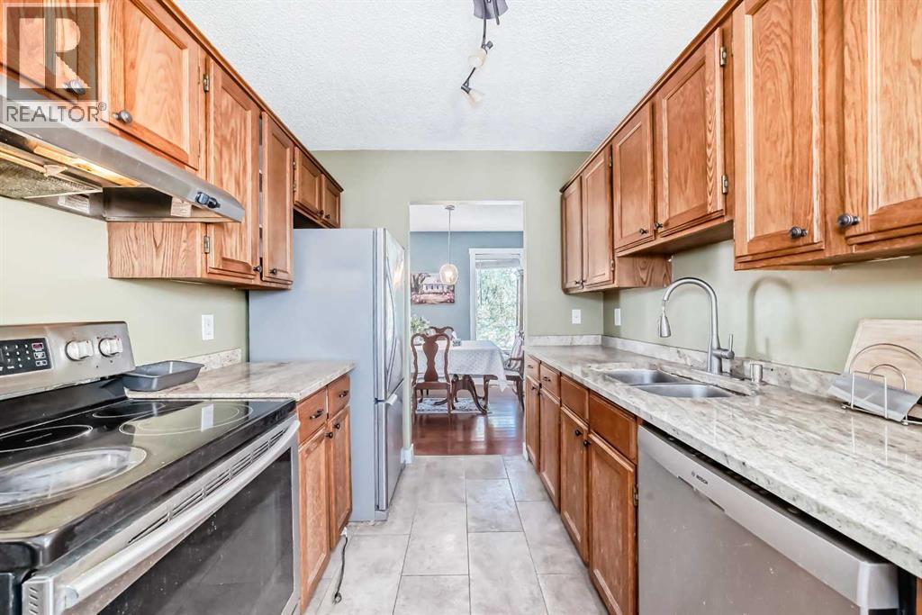 216 Hawkwood Boulevard NW - 12