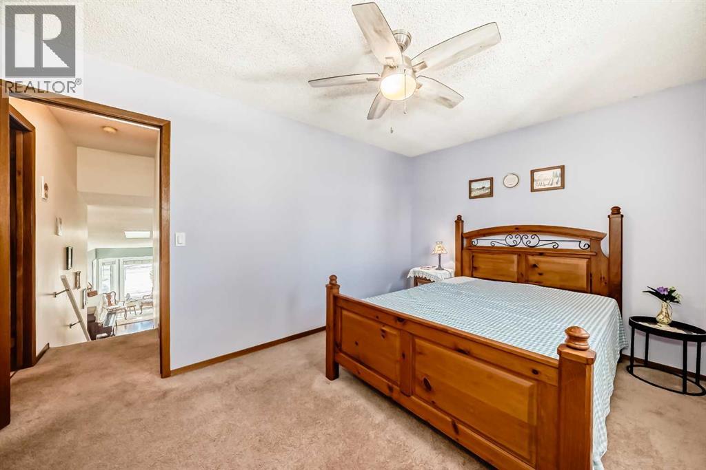 216 Hawkwood Boulevard NW - 19