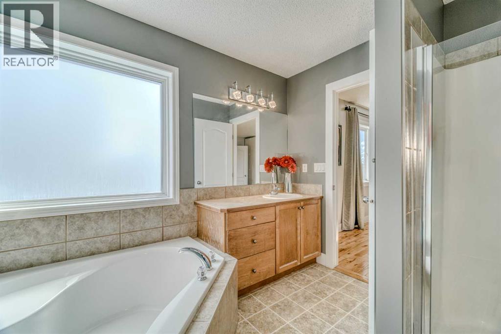 100 Royal Birch Crescent NW - 29