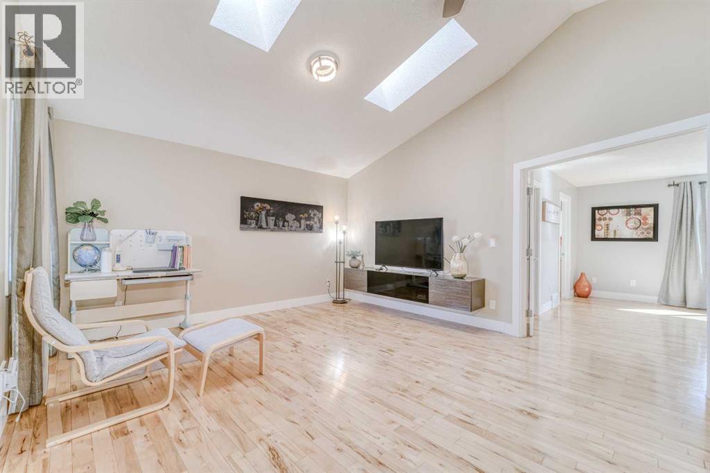 100 Royal Birch Crescent NW - 23