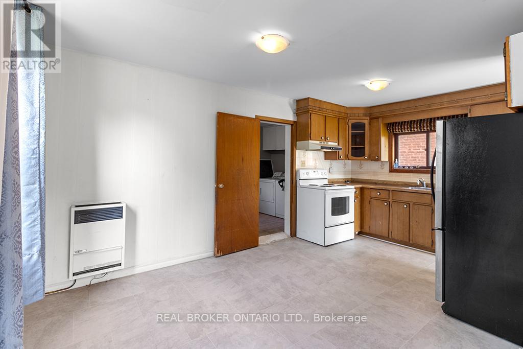 1323 2ND AVENUE W - 16