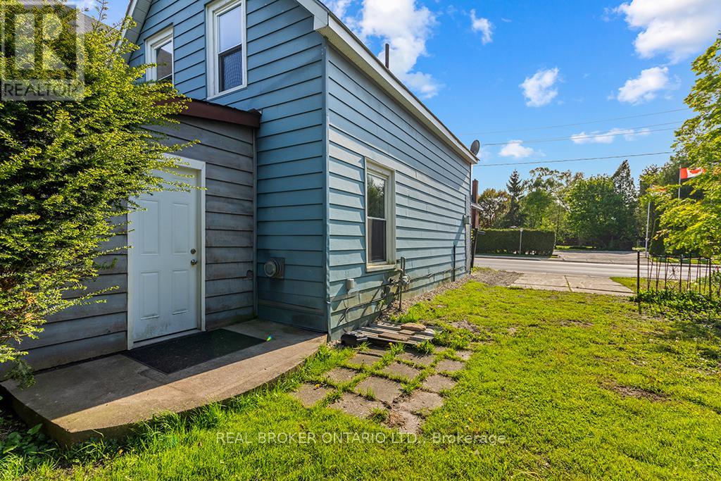 1323 2ND AVENUE W - 32